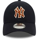 regulowana-granatowa-czapka-z-zakrzywionym-daszkiem-z-brazowym-logo-9twenty-boucle-new-york-yankees-mlb-od-new-era