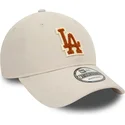 bezowa-czapka-z-zakrzywionym-daszkiem-regulowana-z-brazowym-logo-9twenty-boucle-los-angeles-dodgers-mlb-od-new-era