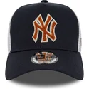 czapka-trucker-granatowo-biala-z-brazowym-logo-a-frame-boucle-new-york-yankees-mlb-od-new-era