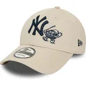 kepure-islenkta-smelio-reguliuojamas-9forty-food-character-new-york-yankees-mlb-new-era
