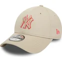 bezowa-czapka-z-zakrzywionym-daszkiem-regulowana-9forty-team-outline-new-york-yankees-mlb-od-new-era