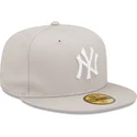 bezowa-czapka-z-plaskim-daszkiem-59fifty-league-essential-new-york-yankees-mlb-od-new-era
