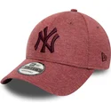 kepure-islenkta-raudona-reguliuojamas-9forty-jersey-essential-new-york-yankees-mlb-new-era