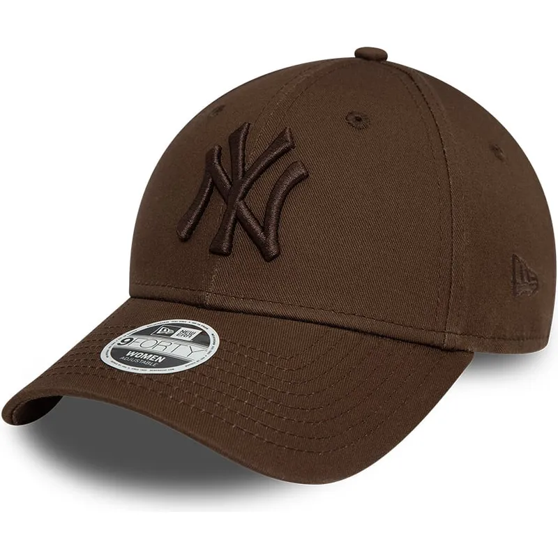 ciemnobrazowa-regulowana-czapka-z-zakrzywionym-daszkiem-z-ciemnobrazowym-logo-dla-kobiet-9forty-league-essential-new-york-yankee