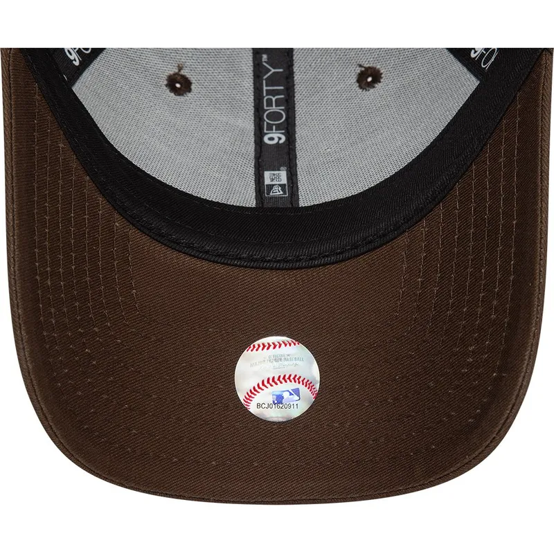 kepure-islenkta-ruda-reguliuojamas-9forty-league-essential-new-york-yankees-mlb-new-era kepure-islenkta-ruda-reguliuojamas-9forty-league-essential-new-york-yankees-mlb-new-era