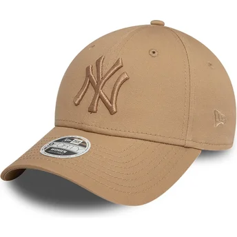 Cap išlenkta brown adjustable strap claro claro 9FORTY League Essential New York Yankees MLB New Era
