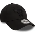 kepure-islenkta-juoda-reguliuojama-juostele-9forty-essential-chicago-bulls-nba-new-era