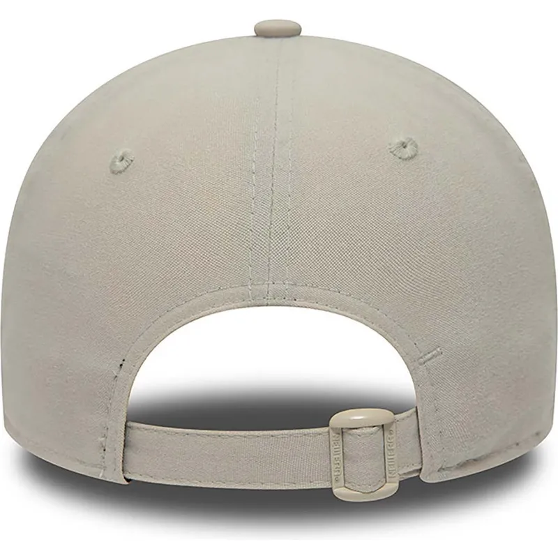 bezowa-czapka-z-zakrzywionym-daszkiem-regulowana-9twenty-repreve-heritage-script-od-new-era