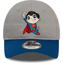 regulowana-czapka-z-daszkiem-dla-chlopca-superman-dc-comics-hero-od-new-era-w-kolorze-szarym-i-niebieskim