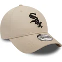 bezowa-regulowana-czapka-z-zakrzywionym-daszkiem-9forty-league-essential-chicago-white-sox-mlb-od-new-era