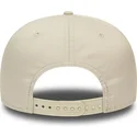 bezowa-czapka-z-daszkiem-typu-snapback-z-czarnym-logo-9fifty-league-essential-new-york-yankees-mlb-od-new-era