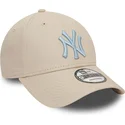 bezowa-regulowana-czapka-z-zakrzywionym-daszkiem-z-jasnoniebieskim-logo-9forty-league-essential-new-york-yankees-mlb-od-new-era