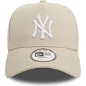 bezowa-czapka-trucker-z-bialym-logo-a-frame-league-essential-new-york-yankees-mlb-od-new-era