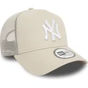 bezowa-czapka-trucker-z-bialym-logo-a-frame-league-essential-new-york-yankees-mlb-od-new-era