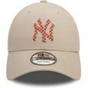 cap-islenkta-beige-adjustable-strap-9forty-seasonal-infill-new-york-yankees-mlb-new-era