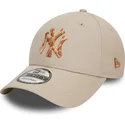 bezowa-regulowana-czapka-z-zakrzywionym-daszkiem-9forty-animal-infill-new-york-yankees-mlb-od-new-era
