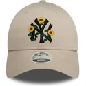 bezowa-zakrzywiona-czapka-z-daszkiem-regulowana-dla-kobiet-9forty-floral-new-york-yankees-mlb-od-new-era