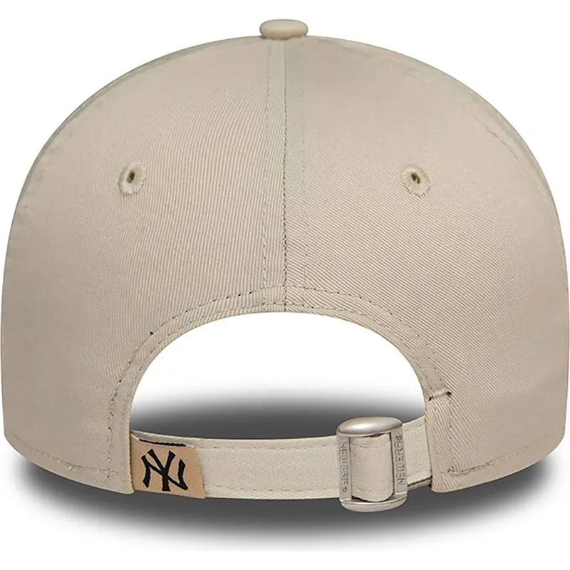 bezowa-zakrzywiona-czapka-z-daszkiem-regulowana-dla-kobiet-9forty-floral-new-york-yankees-mlb-od-new-era
