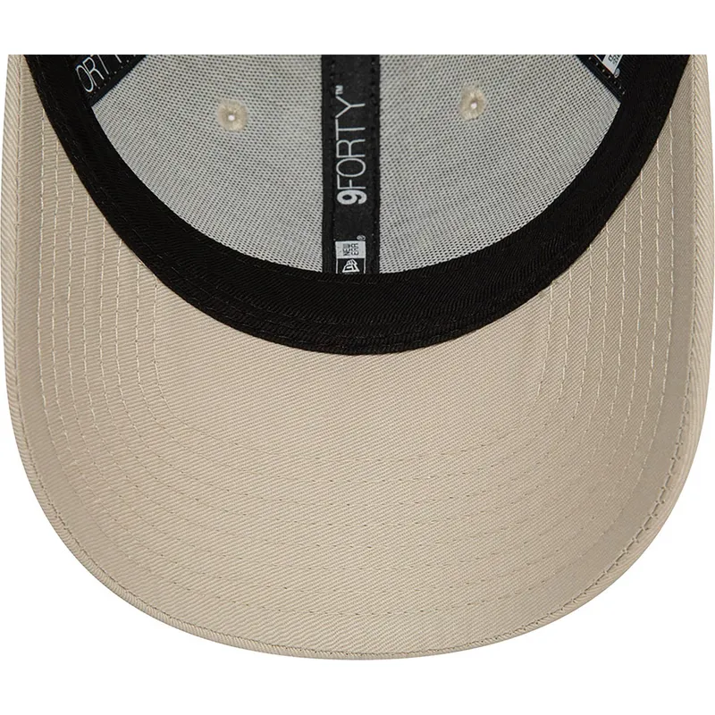 bezowa-zakrzywiona-czapka-z-daszkiem-regulowana-dla-kobiet-9forty-floral-new-york-yankees-mlb-od-new-era