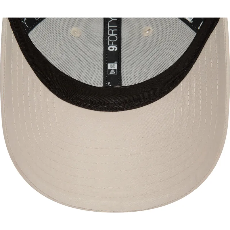 bezowa-regulowana-czapka-z-zakrzywionym-daszkiem-9forty-flawless-new-york-yankees-mlb-new-era