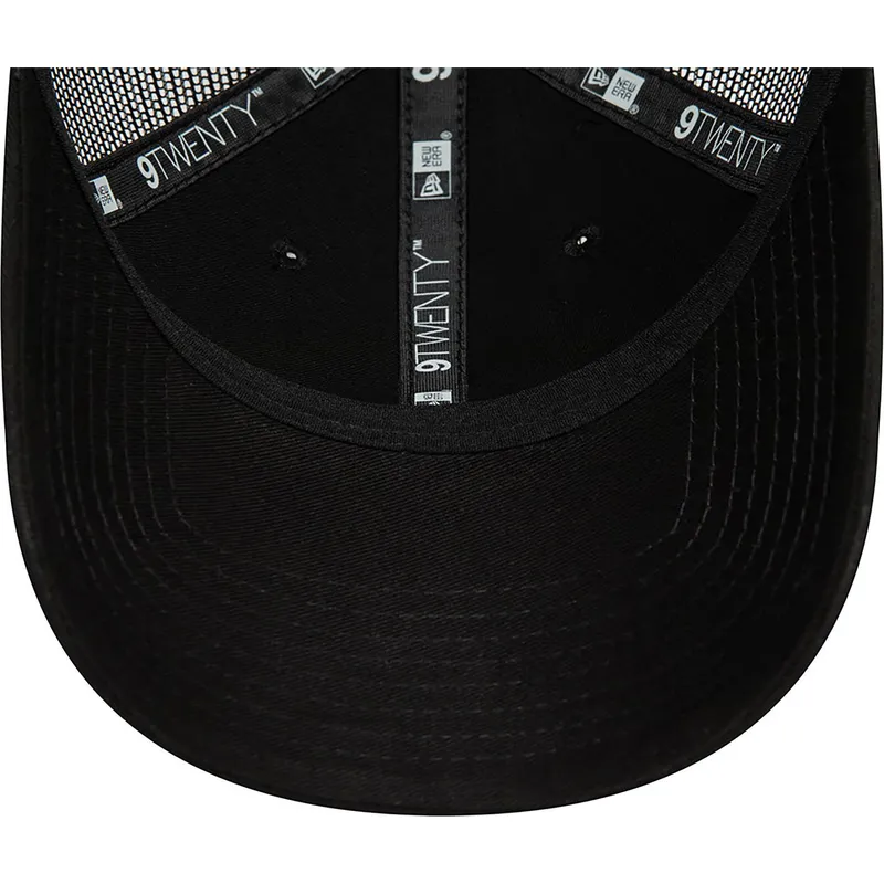 kepure-islenkta-juoda-reguliuojamas-9twenty-new-era