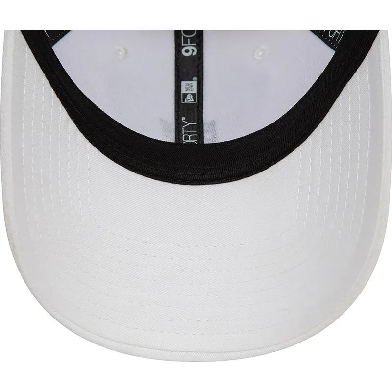 kepure-islenkta-balta-reguliuojama-juostele-9forty-new-era