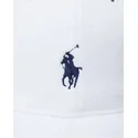 biala-zakrzywiona-czapka-z-regulacja-i-niebieskim-logo-cotton-terry-classic-sport-od-polo-ralph-lauren