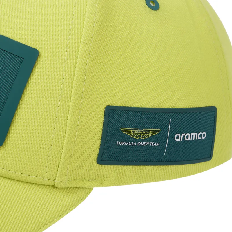 kepure-islenkta-geltona-reguliuojama-juostele-patch-aston-martin-f1-team-x-kimoa-aston-martin-formula-1-kimoa