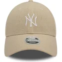 bezowa-regulowana-czapka-z-zakrzywionym-daszkiem-dla-kobiet-9forty-linen-new-york-yankees-mlb-new-era