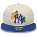 biala-i-niebieska-plaska-czapka-snapback-9fifty-floral-new-york-yankees-mlb-new-era