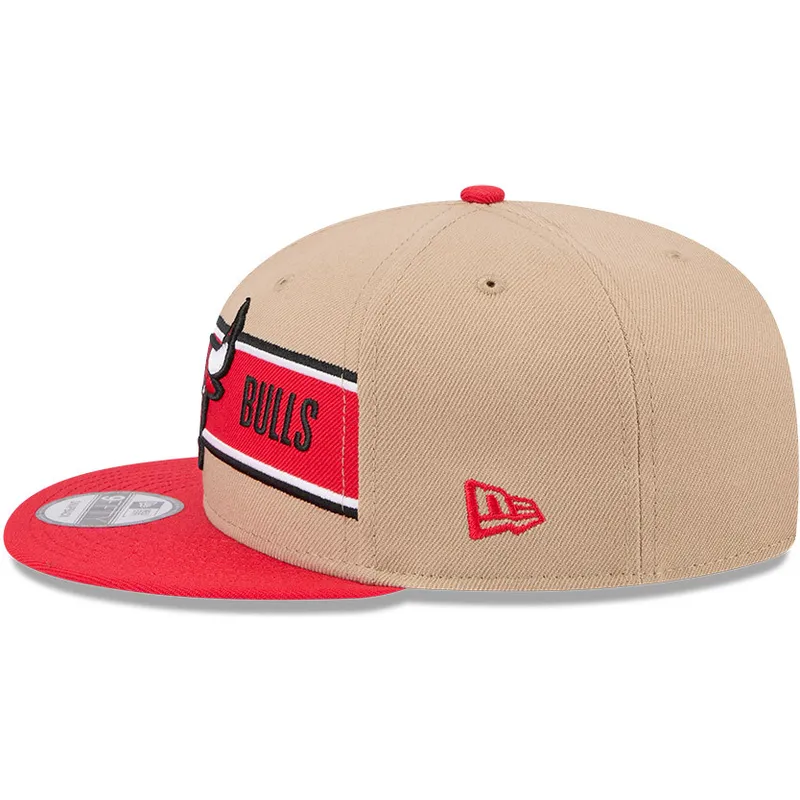 brazowa-i-czerwona-plaska-czapka-snapback-9fifty-draft-2024-chicago-bulls-nba-new-era