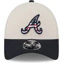 bezowo-granatowa-zakrzywiona-czapka-snapback-9forty-stretch-snap-4th-of-july-atlanta-braves-mlb-new-era