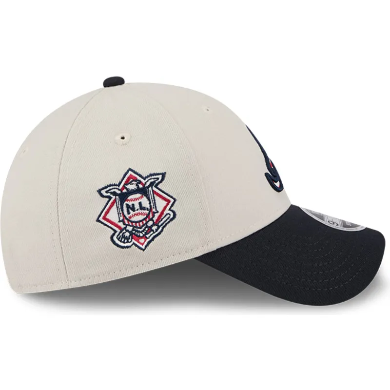 bezowo-granatowa-zakrzywiona-czapka-snapback-9forty-stretch-snap-4th-of-july-atlanta-braves-mlb-new-era