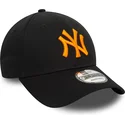 czarna-zakrzywiona-czapka-z-regulacja-z-pomaranczowym-logo-9forty-league-essential-new-york-yankees-mlb-od-new-era
