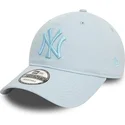 niebieska-jasna-czapka-z-daszkiem-regulowana-z-niebieskim-logo-9twenty-league-essential-new-york-yankees-mlb-new-era