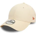 bezowa-regulowana-czapka-z-zakrzywionym-daszkiem-z-czerwonym-logo-9forty-essential-od-new-era