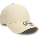bezowa-regulowana-czapka-z-zakrzywionym-daszkiem-z-czerwonym-logo-9forty-essential-od-new-era