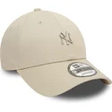 bezowa-czapka-z-zakrzywionym-daszkiem-regulowana-9forty-metallic-pin-new-york-yankees-mlb-od-new-era