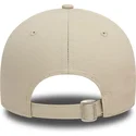 bezowa-czapka-z-zakrzywionym-daszkiem-regulowana-9forty-metallic-pin-new-york-yankees-mlb-od-new-era