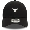 kepure-islenkta-juoda-reguliuojamas-9forty-metallic-pin-chicago-bulls-nba-new-era