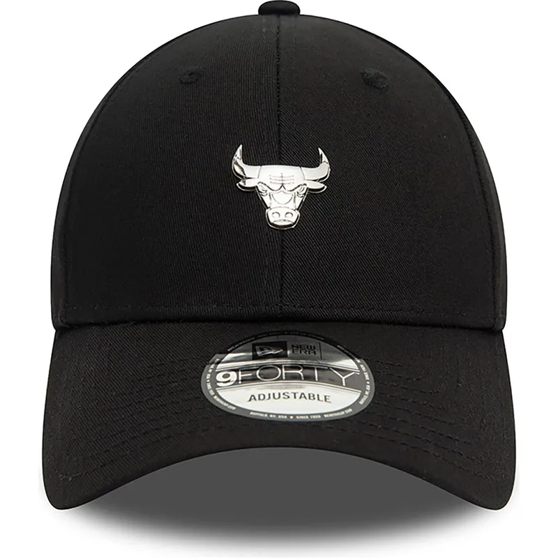 kepure-islenkta-juoda-reguliuojamas-9forty-metallic-pin-chicago-bulls-nba-new-era