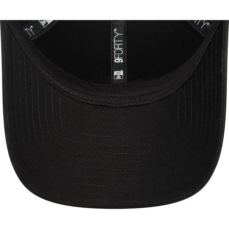 kepure-islenkta-juoda-reguliuojamas-9forty-metallic-pin-chicago-bulls-nba-new-era