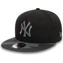 czarna-plaska-czapka-snapback-z-szarym-logo-dla-dzieci-9fifty-contrast-new-york-yankees-mlb-od-new-era