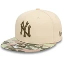 bezowa-czapka-z-daszkiem-snapback-z-zielonym-logo-dla-dzieci-9fifty-contrast-new-york-yankees-mlb-od-new-era