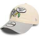 bezowo-szara-zakrzywiona-czapka-regulowana-9twenty-washed-z-krolikiem-bugsem-looney-tunes-od-new-era