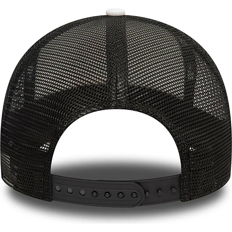 kepure-islenkta-juoda-snapback-bugs-bunny-and-his-friends-a-frame-looney-tunes-new-era