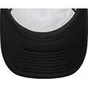 czapka-trucker-biala-i-czarna-bugs-bunny-i-jego-przyjaciele-a-frame-looney-tunes-od-new-era