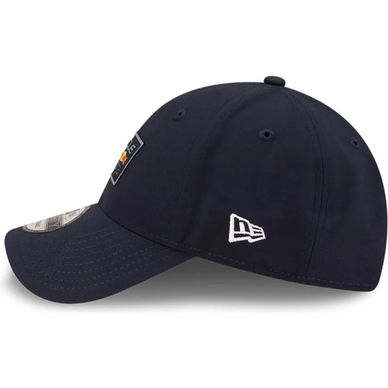 kepure-islenkta-tamsiai-melyna-reguliuojamas-9forty-repreve-graphic-red-bull-racing-formula-1-new-era kepure-islenkta-tamsiai-melyna-reguliuojamas-9forty-repreve-graphic-red-bull-racing-formula-1-new-era
