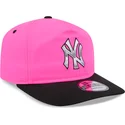rozowa-i-czarna-zakrzywiona-czapka-snapback-golfer-chrome-logo-new-york-yankees-mlb-new-era
