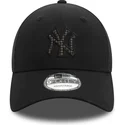 czarna-regulowana-czapka-z-zakrzywionym-daszkiem-9forty-check-infill-new-york-yankees-mlb-new-era